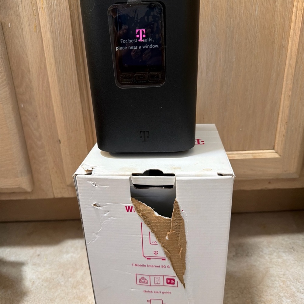 T-Mobile ARC KVD21 5G Home Internet WI-FI Gateway in Black Tower 5G